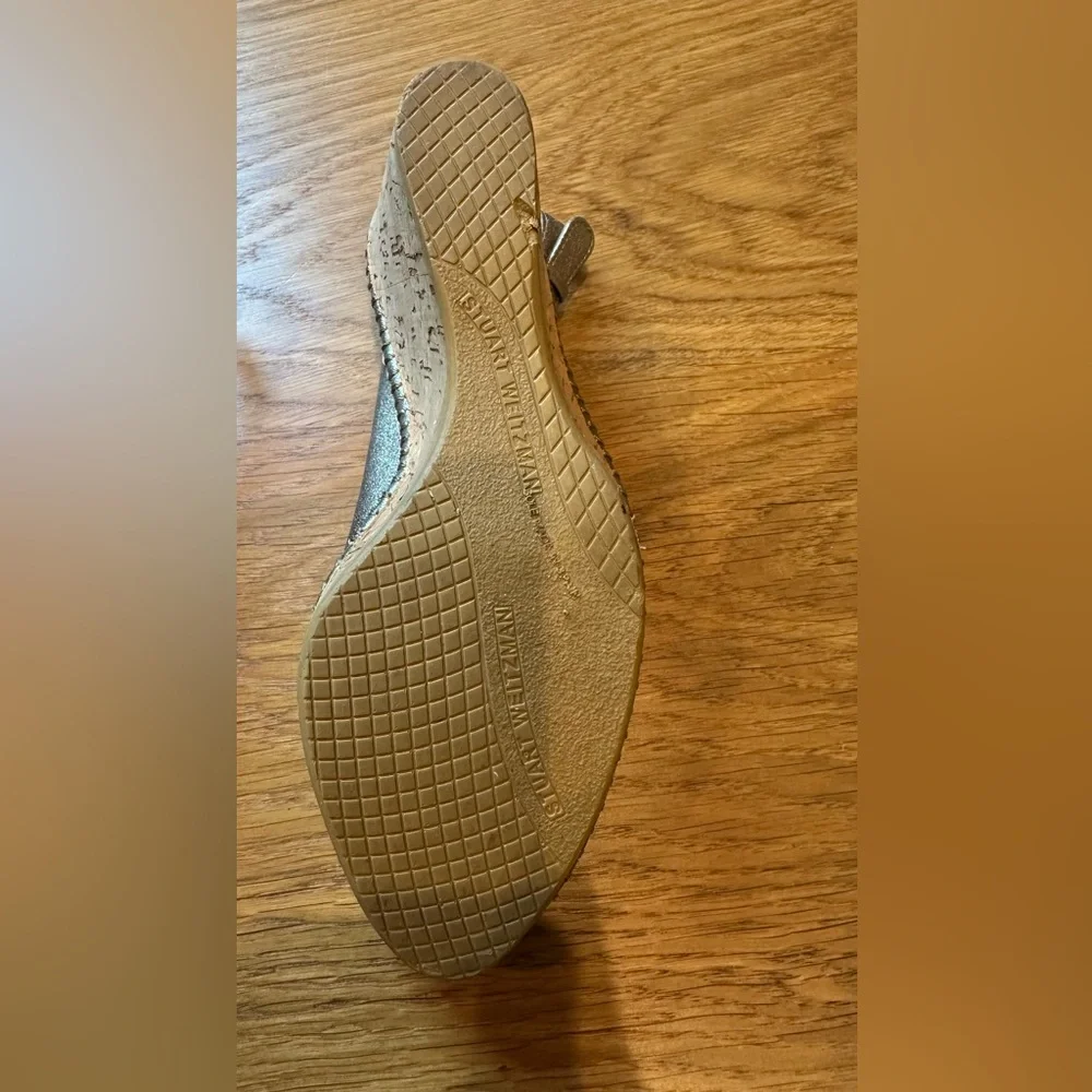 🖤 STUART WEITZMAN Brushed Gold Leather Wedge 🖤 - Picture 7 of 10